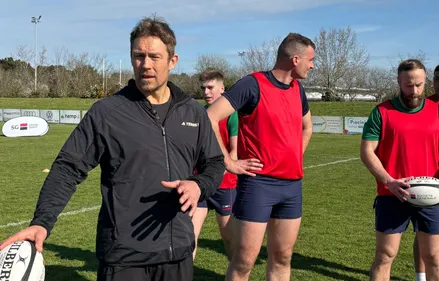 Angers. "C'est une légende" : Jonny Wilkinson sur les terrains du...