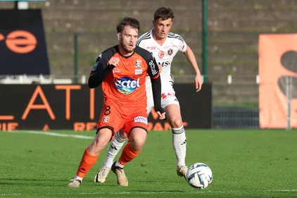 Stade lavallois. Thomas a essayé, les autres à côté de la plaque......