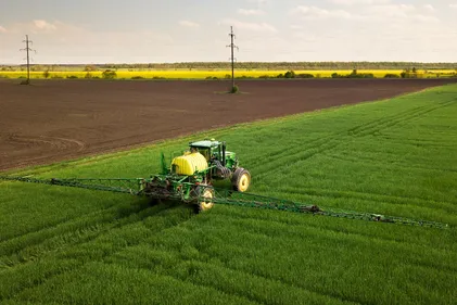 Anti-mouches, produits phyto, biocides... : quel impact des...