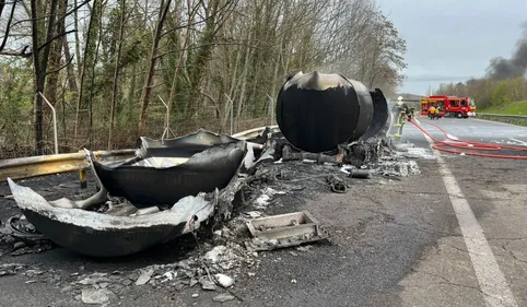Un poids lourd en feu sur l’A64 en Haute-Garonne, l’autoroute...