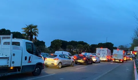 Retraites. Toulouse, Albi, Pamiers : des manifestants bloquent...