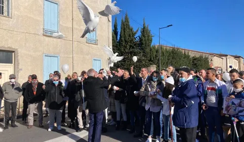 "Nous sommes en deuil" : les habitants rendent hommage aux victimes...