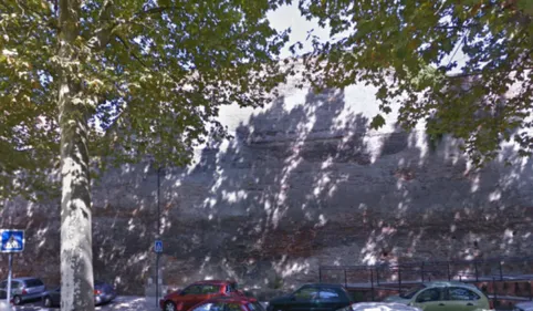 Toulouse : un mur s'effondre sur deux voitures inoccupées 