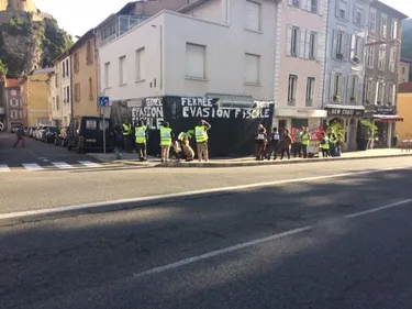 Foix : l'agence BNP Paribas bloquée par un collectif ce vendredi...