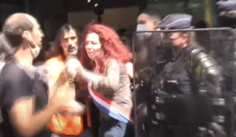 La députée de l'Ariège poussée au sol par un policier lors d'une...