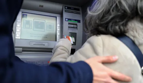 Les voyous sud-américains dépouillaient les clients des...