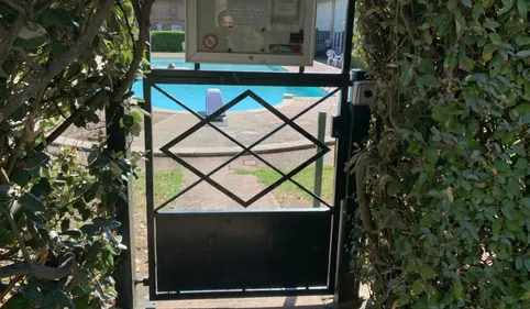 Piscines squattées : "c’est un poison" raconte une ancienne...