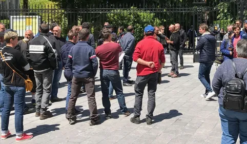 L'ire des anti-ours devant la préfecture à Pau 