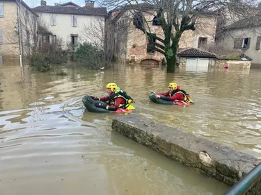 Un bébé de 14 mois et son père sauvés de la noyade par les pompiers...