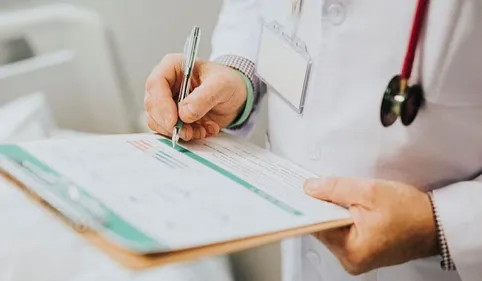 INFO 100% - Atteint d’une tumeur : la clinique annule son opération...