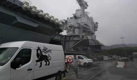 Un menuisier tarnais meuble le porte-avion Charles de Gaulle