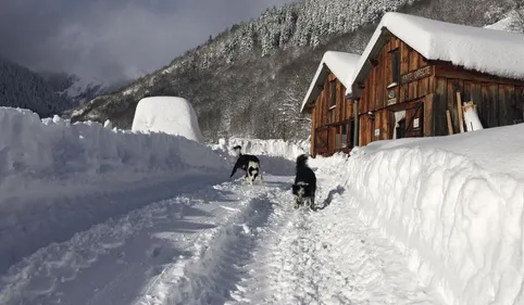 "Non le village n’est pas coupé du monde" dément le maire d'Aulon,...