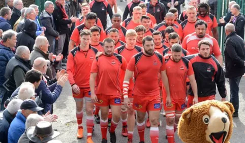 Le Stado au pied du mur