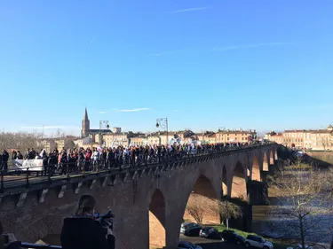 Zones défavorisées : les agriculteurs d'Occitanie bloquent Montauban
