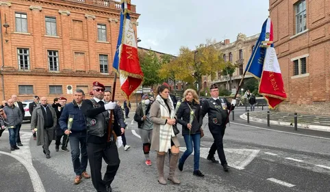 Faible mobilisation pour la très controversée "marche kaki" à...
