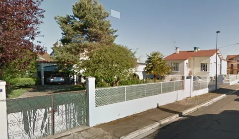 L'enfant enlevé dans la voiture volée a été retrouvé sain et sauf...