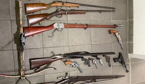 Lézignan : le faux gendarme avait un véritable arsenal chez lui