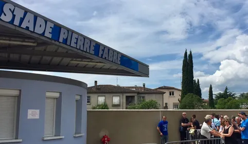 Prise d'assaut de la billetterie du stade Pierre Fabre à Castres