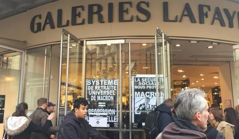 Les Galeries Lafayette de Toulouse occupées par des manifestants 