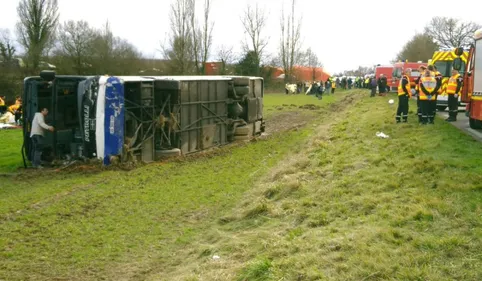 Gers  : 27 blessés dans un accident entre un car scolaire et une...