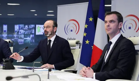 Coronavirus : la France passe au stade 3 mais maintient les élections