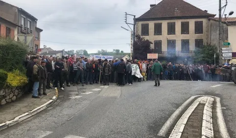 La Bastide-de-Sérou : face-à-face tendu entre écologistes et...