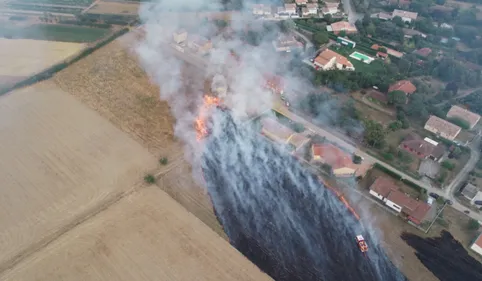 Gros incendie au nord de Toulouse : des moyens aériens engagés 