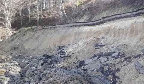 Haute-Ariège : la chaussée de la route du col de Marmare emportée...