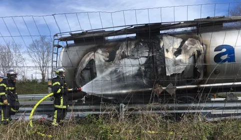 Peur sur l'A64 : le camion rempli d'Ethanol a pris feu
