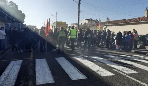 INFO 100% : Des profs en colère délogés à coups de lacrymogènes à...
