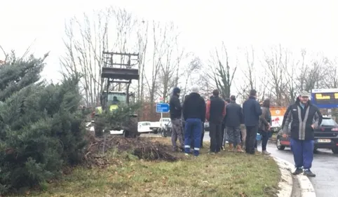 Zones défavorisées : les agriculteurs bloquent à Tarbes