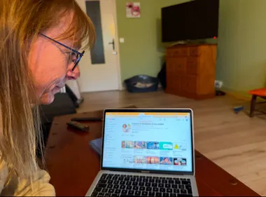 En Ariège : une prof lance une chaîne YouTube pour guider les...