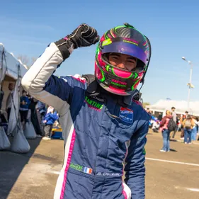 Sport automobile : à 17 ans, Mathis Carnejac signe des débuts très...