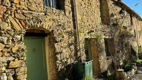 Alex Batty. Enquête sur sa vie dans le village audois de...