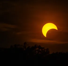Éclipse du 12 août : le Tarn se prépare à vivre un spectacle...