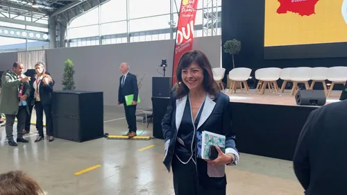  La câlinothérapie de Carole Delga à l’endroit des maires occitans