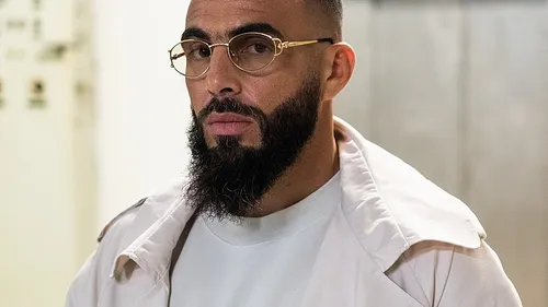 Albi. La partie de fléchette sur le portrait d'élus du rappeur...