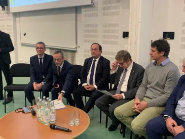 Colloque à l’Agrobiopole de Toulouse. François Hollande reprend...