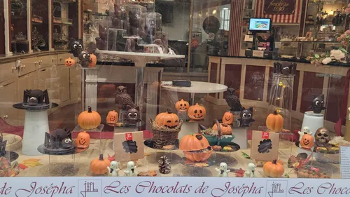 TARN: Halloween s'installe dans la vitrine des Chocolats de Josépha...