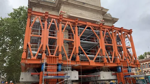 Toulouse. Le monument aux morts soulevé à 1,60 mètre du sol