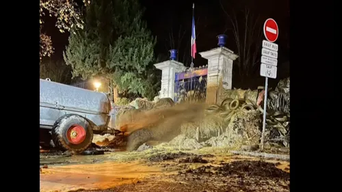TARN: action coup de poing des agriculteurs du Tarn dans le centre...