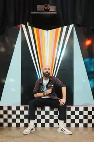   Toulouse: Mr LE Prof, auteur d'un livre critique sur l'Education...