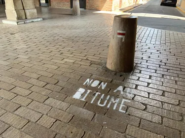 Lisle-sur-Tarn. Des tags retrouvés ce matin sur la place centrale 