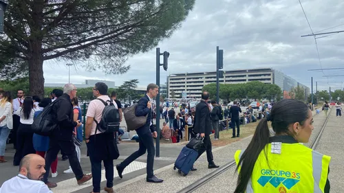 L'aéroport Toulouse Blagnac évacué suite à une alerte à la bombe.