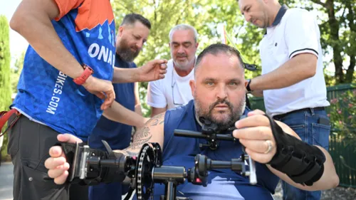 Le Toulousain Tony Moggio s’entraîne sur le circuit d'Albi pour son...