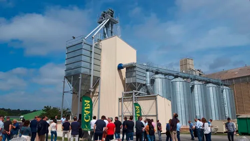 Un commando de Faucheurs Volontaires envahit la CAPA au Vernet...