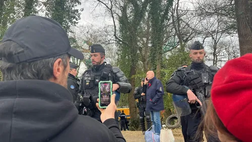 La CEDH rejette le recours des opposants à l'A69 perchés dans les...