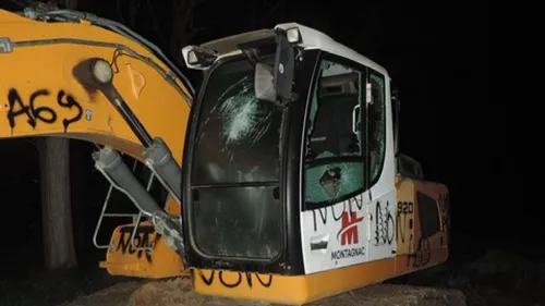 Autoroute Castres-Toulouse : quatre engins de chantier incendiés