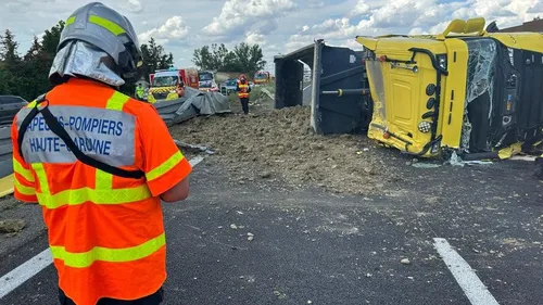 On frôle la tragédie à Muret : un camion traverse l'autoroute et...