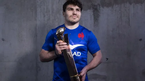 Antoine Dupont opéré vendredi soir à Toulouse et de retour « d’ici...